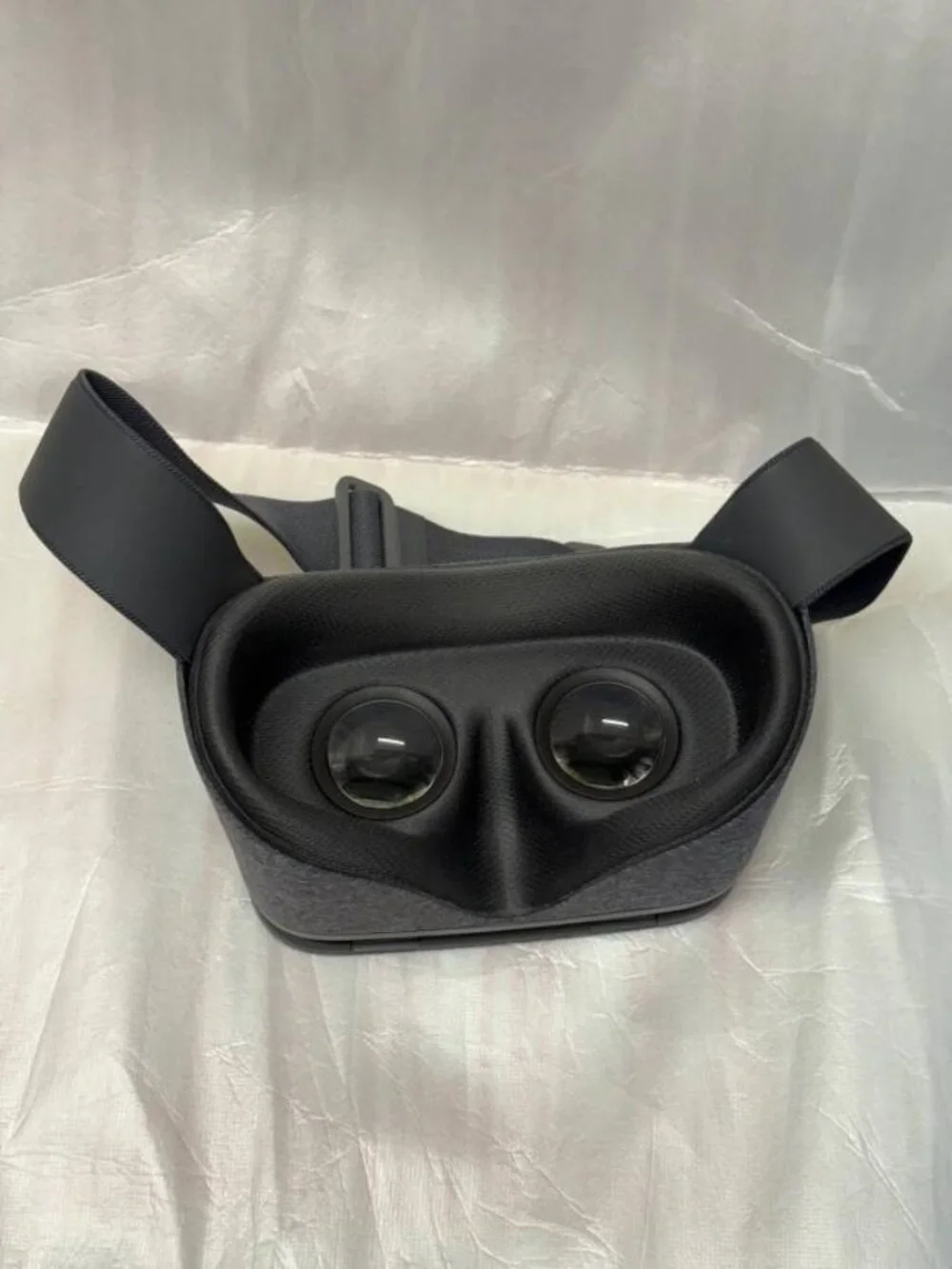 Google Daydream View Virtual Reality Headset